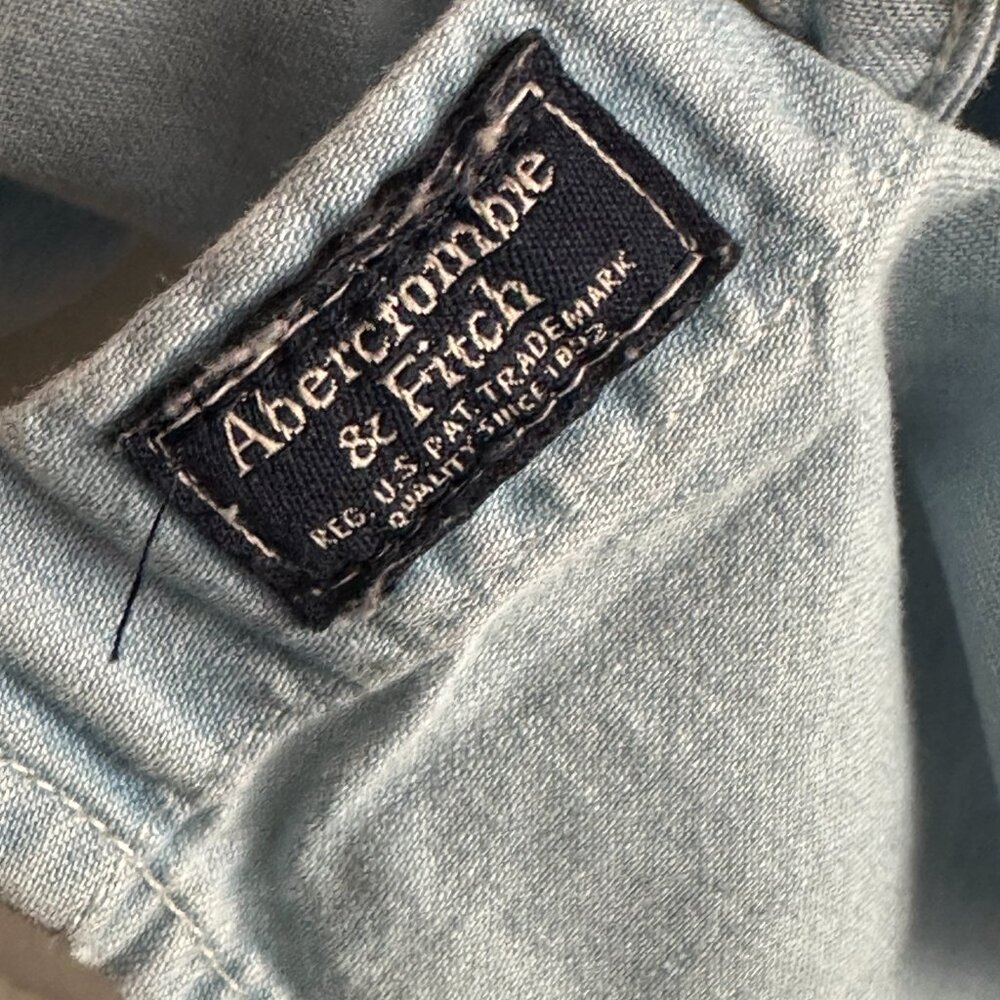 Abercrombie & Fitch Chambray Denim Button Down Shirt Small - Picture 4 of 8